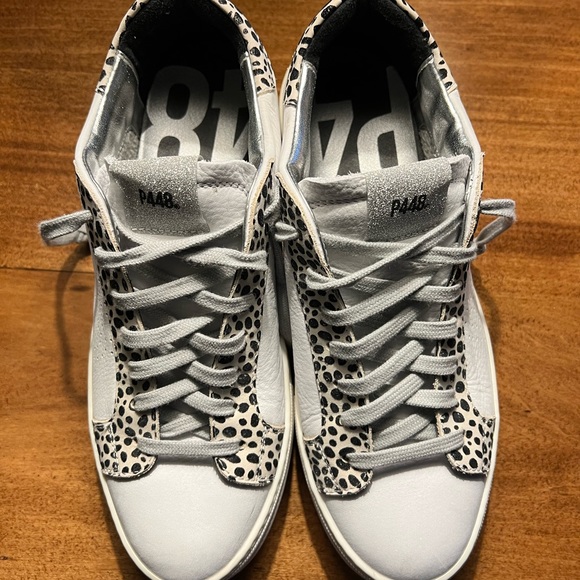 P448 Woman’s Sneakers Excellent Condition - Picture 3 of 6